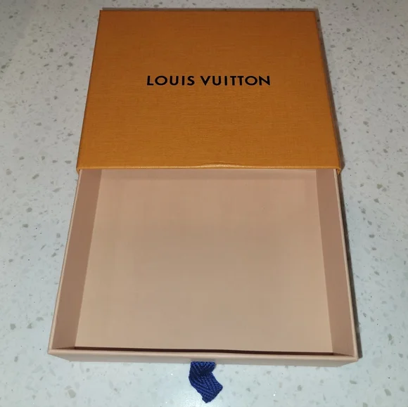 Small Louis Vuitton Box with Drawer - Picture 9 of 12